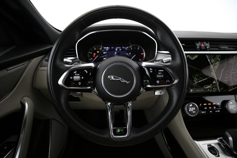 Vehicle image JAGUAR F-PACE