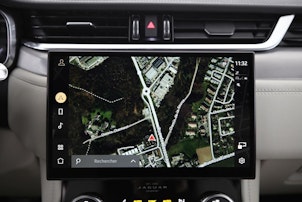 Vehicle image JAGUAR F-Pace 2.0 D I4 200 R-Dynamic SE AWD