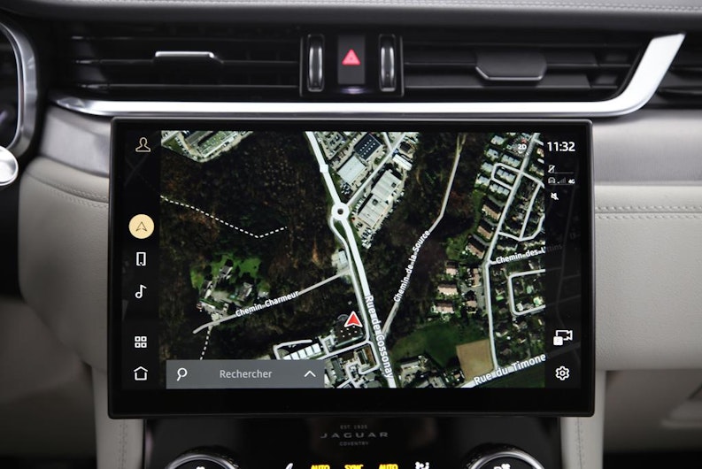 Vehicle image JAGUAR F-PACE