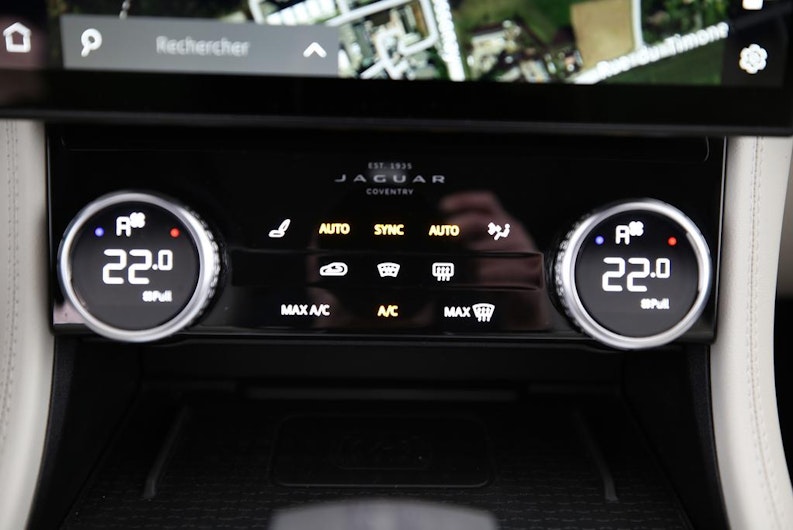 Vehicle image JAGUAR F-PACE