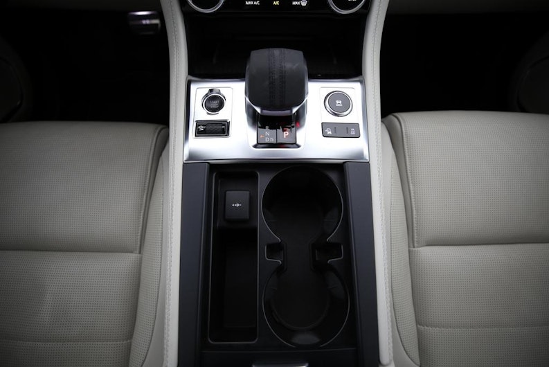 Vehicle image JAGUAR F-PACE