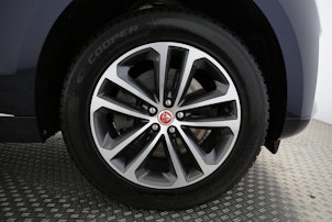 Vehicle image JAGUAR F-Pace 2.0 D I4 200 R-Dynamic SE AWD