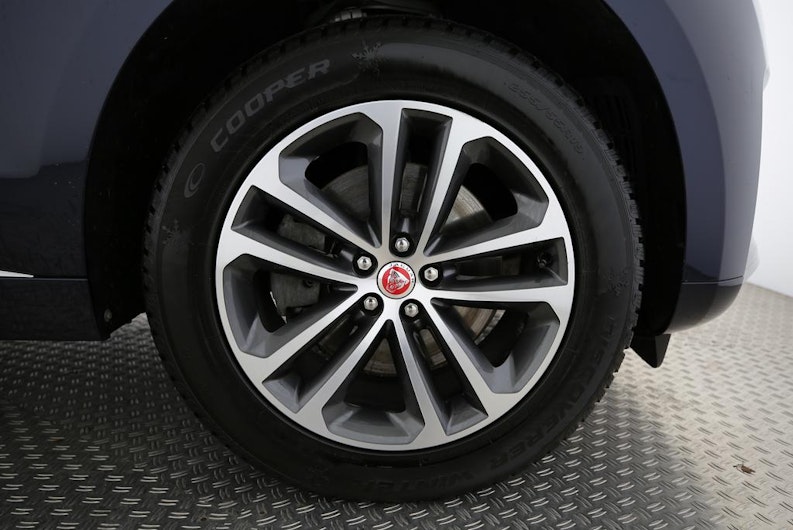 Vehicle image JAGUAR F-PACE