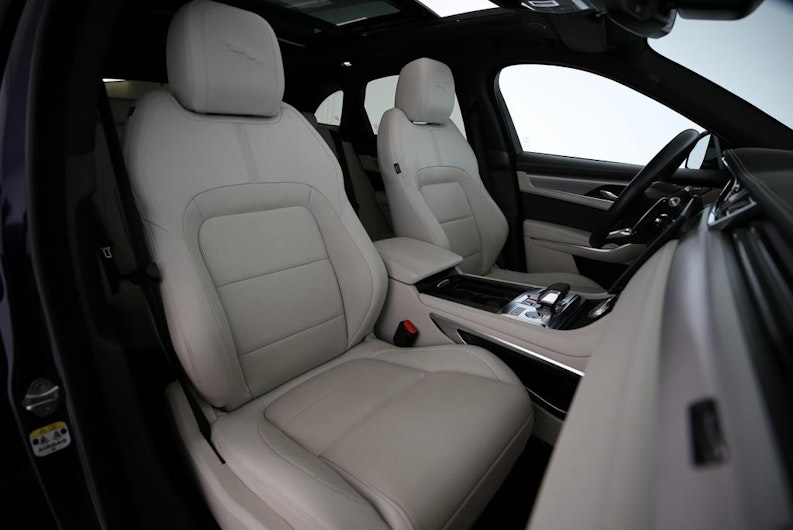 Vehicle image JAGUAR F-PACE