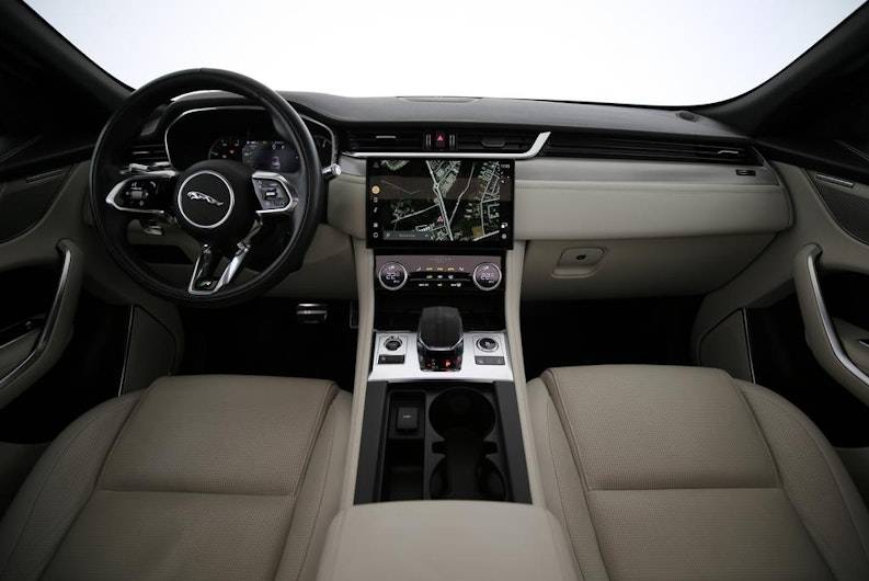 Vehicle image JAGUAR F-PACE