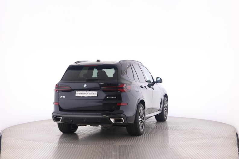 Vehicle image BMW X5