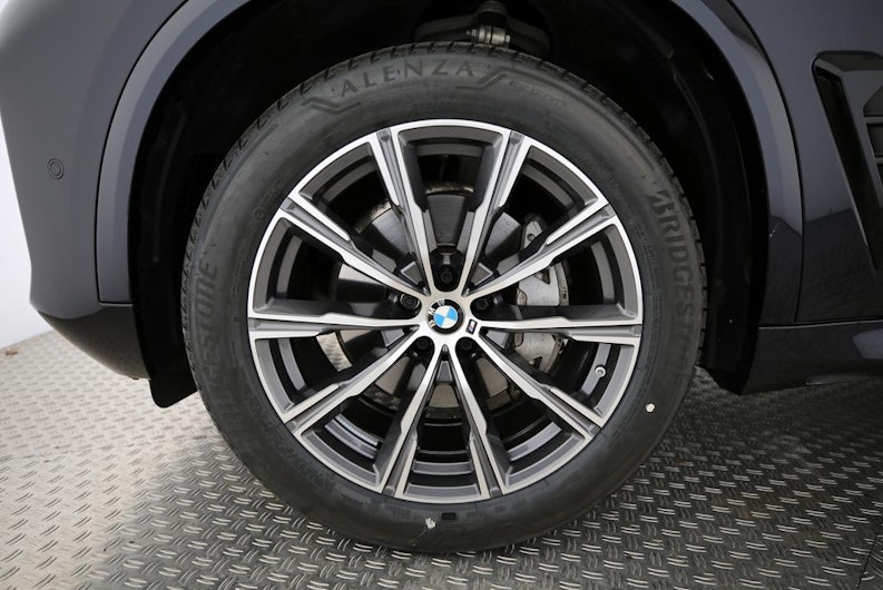 Vehicle image BMW X5