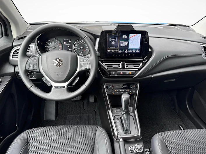 Fahrzeugbild SUZUKI S-CROSS