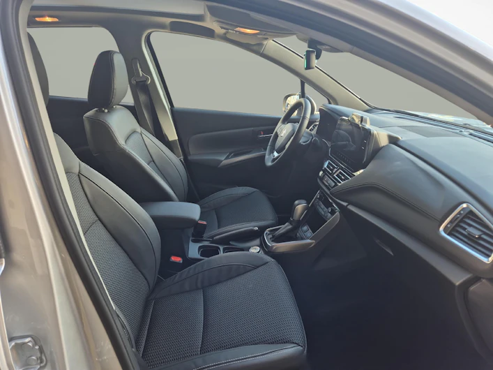 Fahrzeugbild SUZUKI S-CROSS