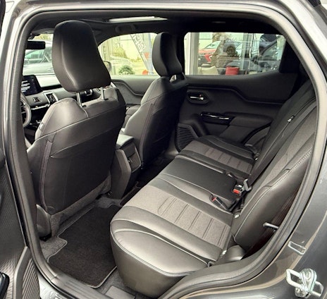 Vehicle image 4 Vehicle image 4