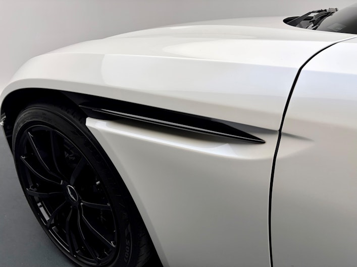 Fahrzeugbild ASTON MARTIN DB11