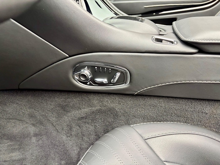 Fahrzeugbild ASTON MARTIN DB11