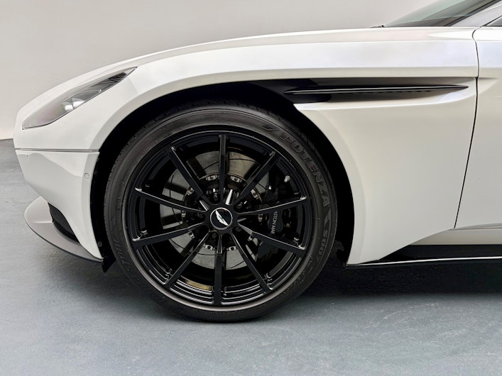 Fahrzeugbild ASTON MARTIN DB11