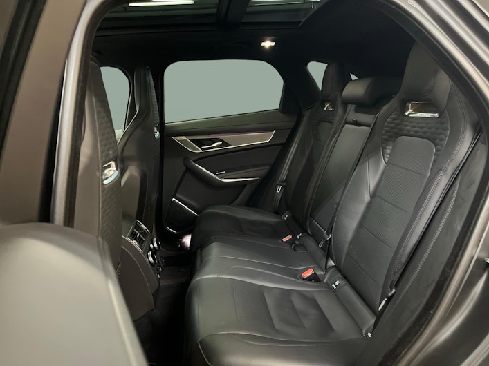 Vehicle image JAGUAR F-PACE