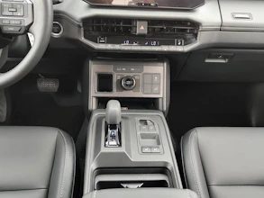 https://vehicle.imgix.net/4168820/ed9ec4c4-93d7-496e-b96e-c644726ce8dc.jpg