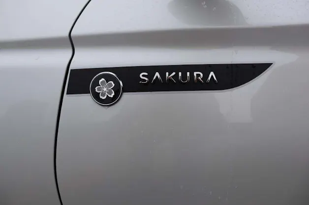 Suzuki Swift 1.2 Sakura Top Hybrid