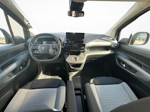 https://vehicle.imgix.net/4168931/8b7ea3ca-b9c2-48fb-a7d7-62bcc59bbc20.jpg