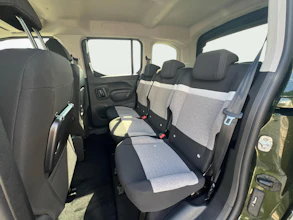 https://vehicle.imgix.net/4168931/bfe2bf87-2739-4389-8a27-5606c4f8ba3e.jpg