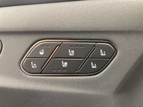 https://vehicle.imgix.net/4168957/f932bf01-9234-46cf-9071-a727ee0ee202.jpg