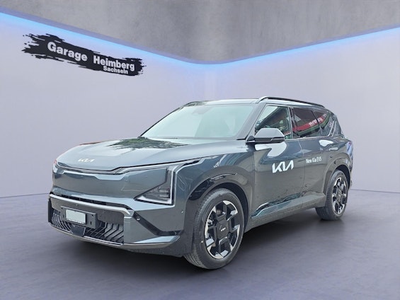 First vehicle image First vehicle image