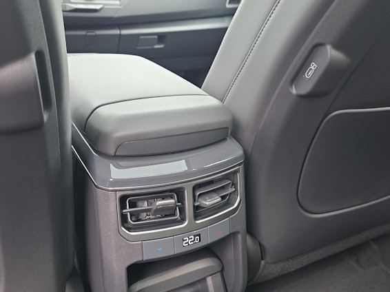 Vehicle image 13 Vehicle image 13