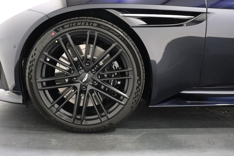 image du véhicule ASTON MARTIN DB12