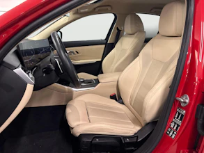 https://vehicle.imgix.net/4169017/19f42715-d60a-43a8-ab36-5ae82a2a2287.jpg