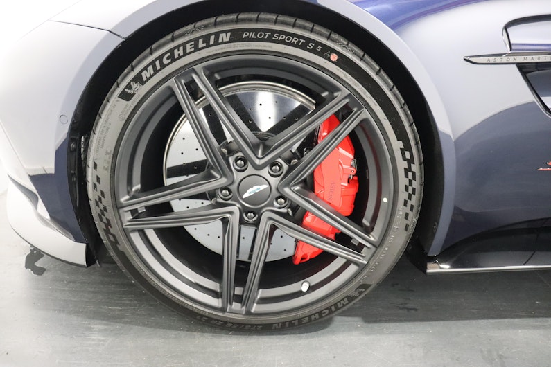 image du véhicule ASTON MARTIN V12 Vantage