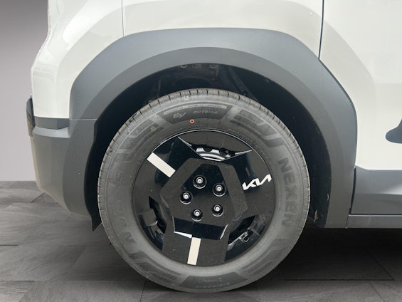 Vehicle image 12 Vehicle image 12