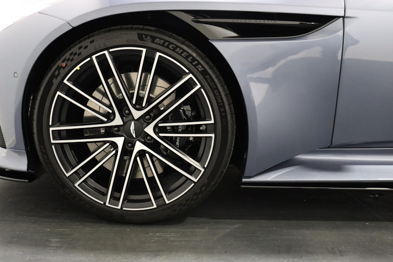 image du véhicule ASTON MARTIN DB12