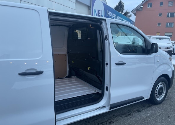 Vehicle image 8 Vehicle image 8