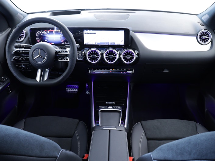 Vehicle image MERCEDES-BENZ GLA 200