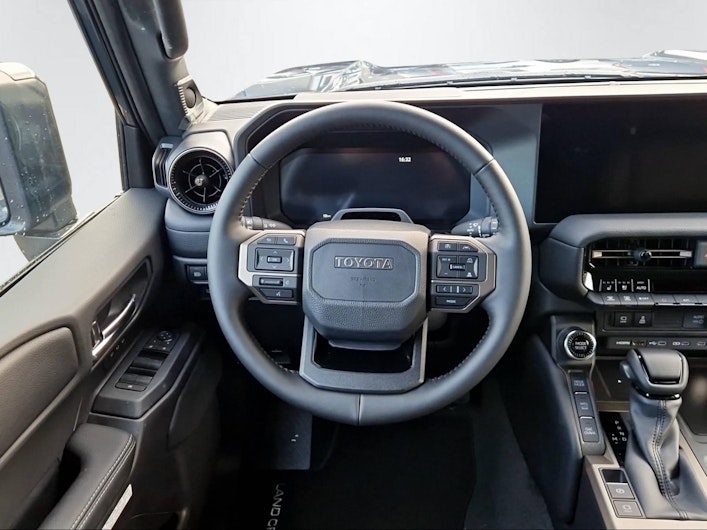 Vehicle image TOYOTA LANDCRUISER