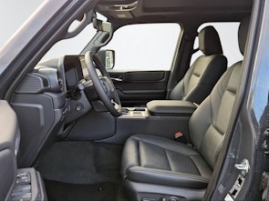 Vehicle image TOYOTA Land Cruiser 2.8 D 48V Invincible