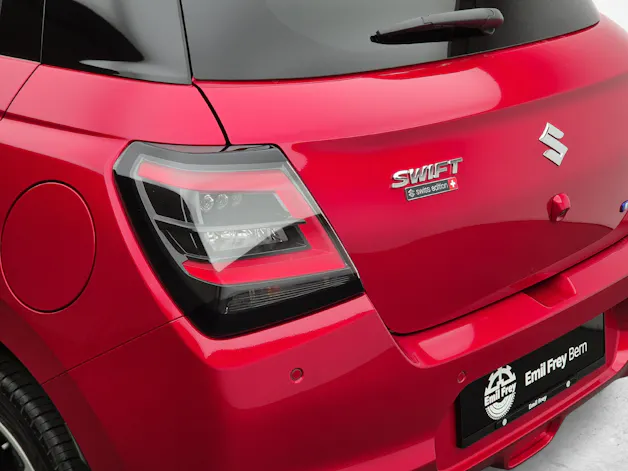 Suzuki Swift 1.2 Sakura Top Hybrid 4x4 - ab 1.99% Leasing