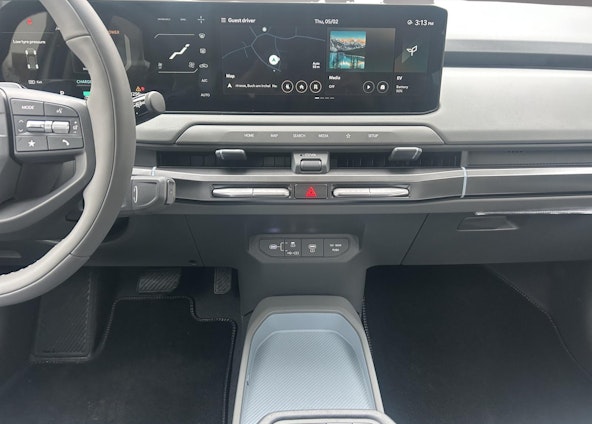 Vehicle image 16 Vehicle image 16