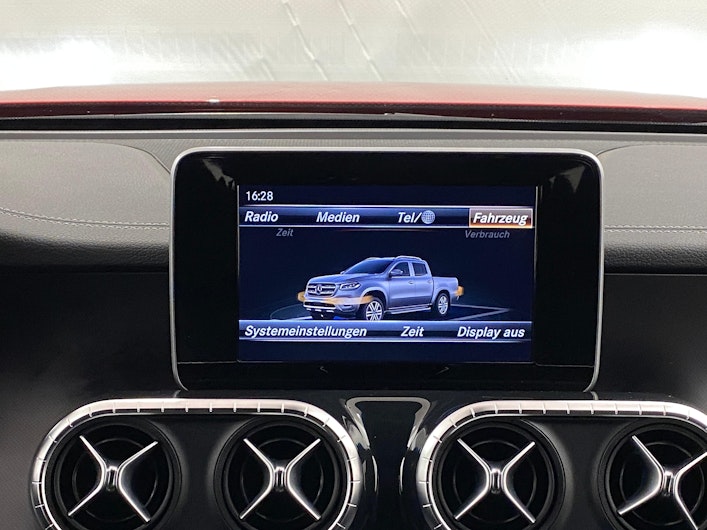 Vehicle image MERCEDES-BENZ X-CLASS