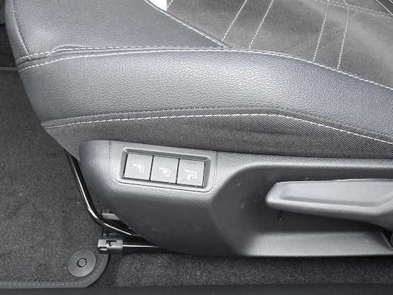 Vehicle image 17 Vehicle image 17