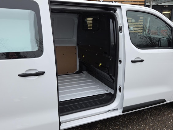 Vehicle image 10 Vehicle image 10