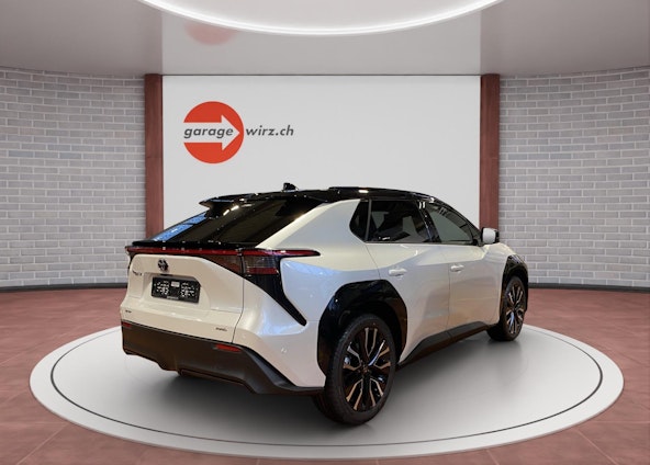 Vehicle image 4 Vehicle image 4