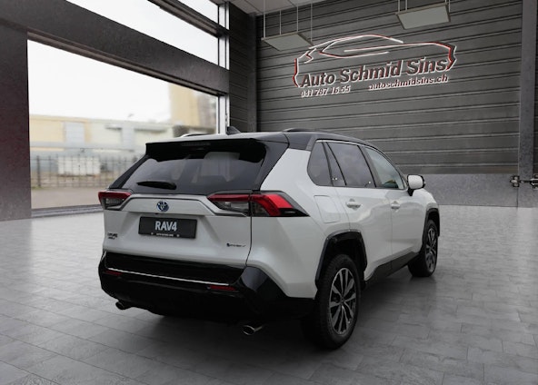 Vehicle image 4 Vehicle image 4