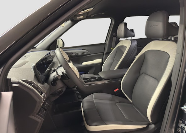 Vehicle image 8 Vehicle image 8