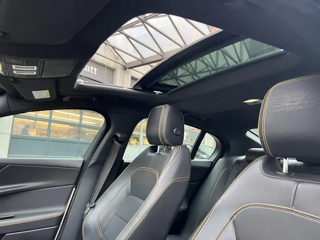 Jaguar XE 30t 2.0 300 Sport AWD Automatic