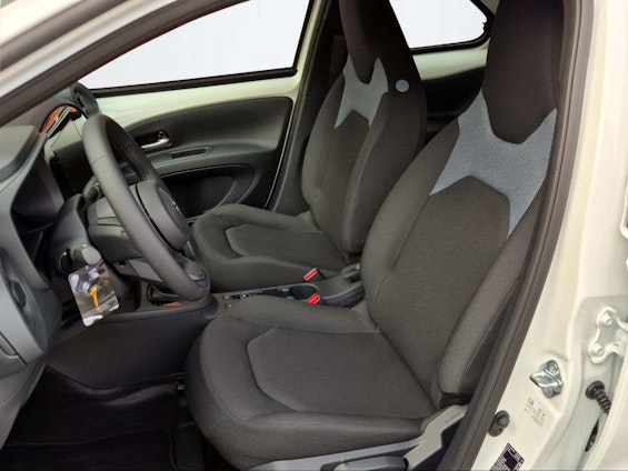 Vehicle image 6 Vehicle image 6