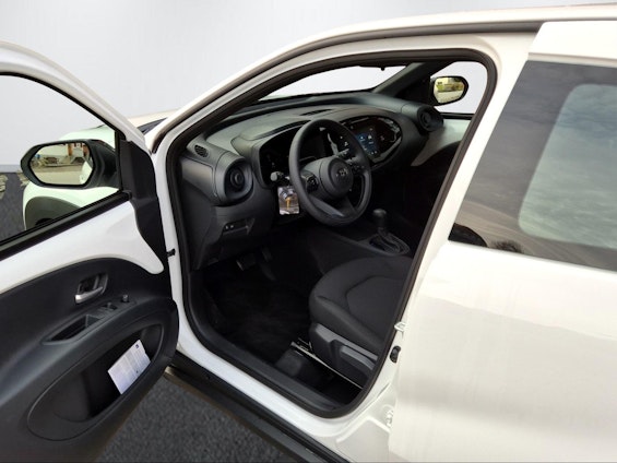 Vehicle image 5 Vehicle image 5