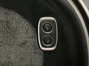 https://vehicle.imgix.net/4170317/a626ae43-831a-4efd-8804-2c674bf02755.jpg