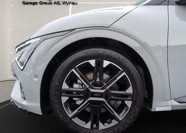 Vehicle image 16 Vehicle image 16