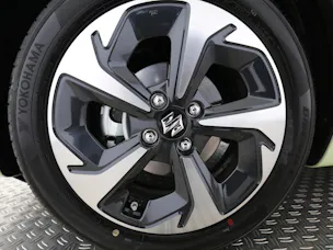 Suzuki Swift 1.2 Sakura Top Hybrid