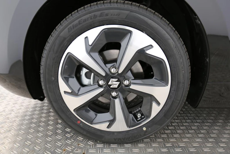 image du véhicule SUZUKI SWIFT