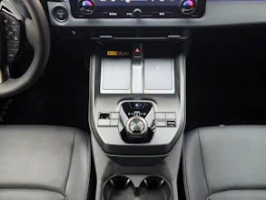 https://vehicle.imgix.net/4170360/a482231f-abf1-4976-8814-64102f4ba036.jpg